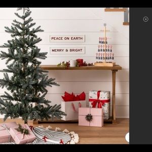 NEW Hand & Hearth Peace on Earth & Merry & Bright